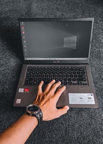 Fix Laptop - 1 Laptop R.M